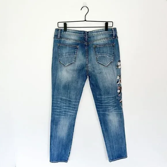 Driftwood Women’s Boho High Waisted Floral Embroidered Slim Leg Medium Wash Jean - Picture 2 of 10